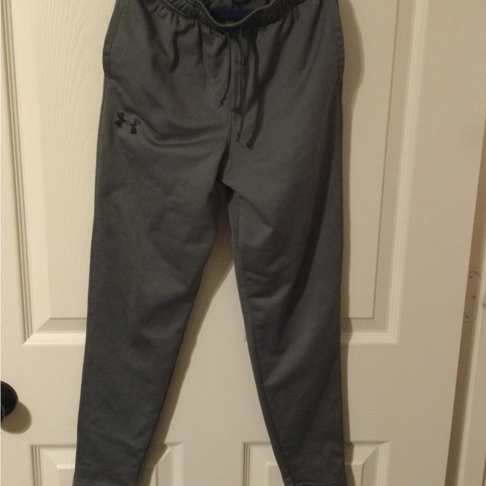 Under armor boys pants. Size youth M.